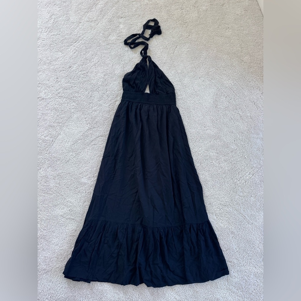 Black Crisscross Halter Maxi Dress - Picture 5 of 9